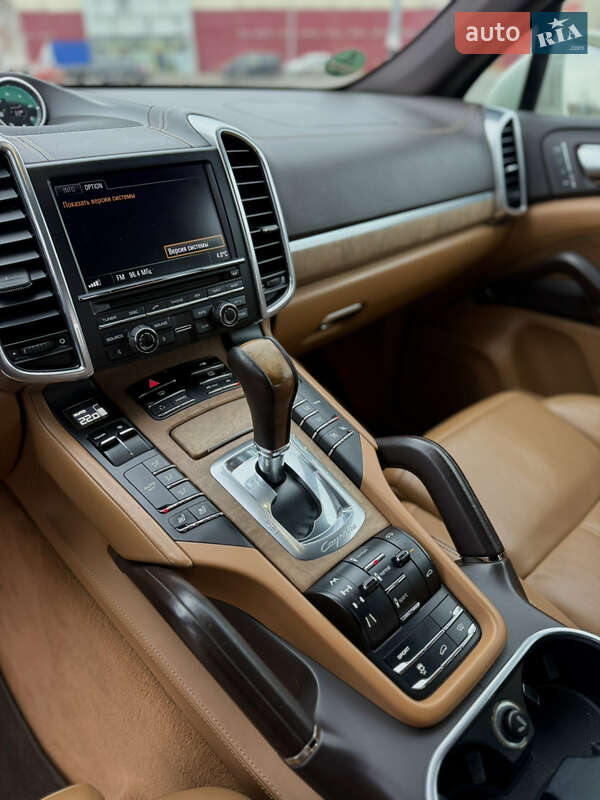 Внедорожник / Кроссовер Porsche Cayenne 2011 в Киеве