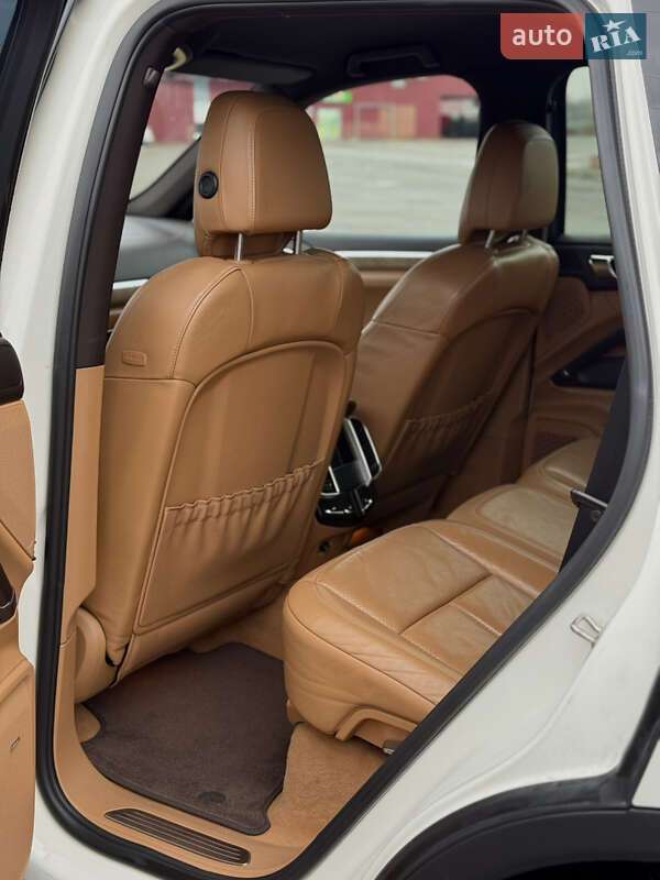 Внедорожник / Кроссовер Porsche Cayenne 2011 в Киеве