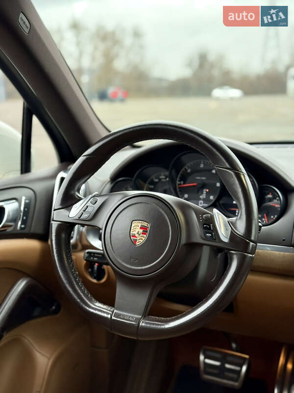 Внедорожник / Кроссовер Porsche Cayenne 2011 в Киеве