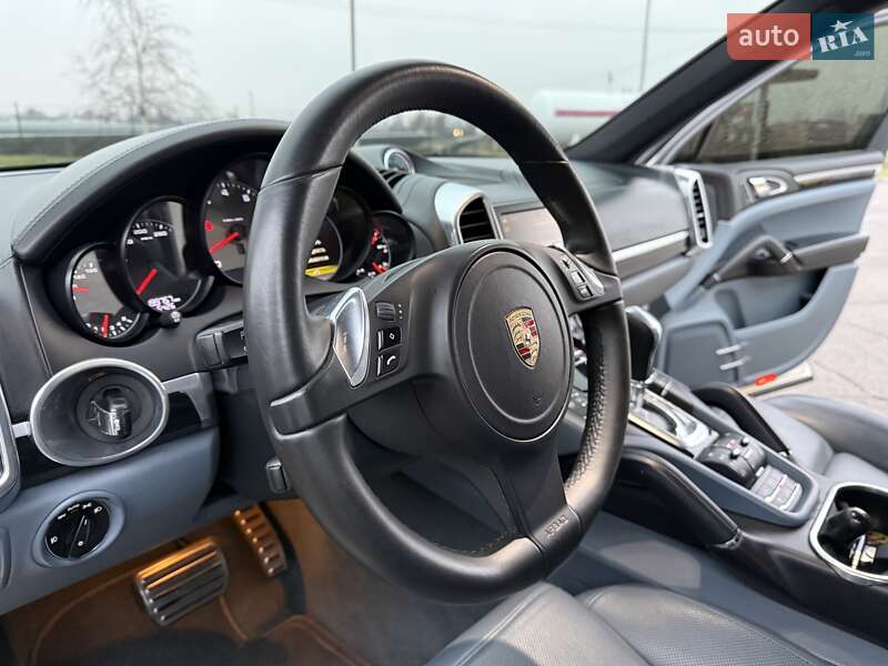 Внедорожник / Кроссовер Porsche Cayenne 2011 в Днепре