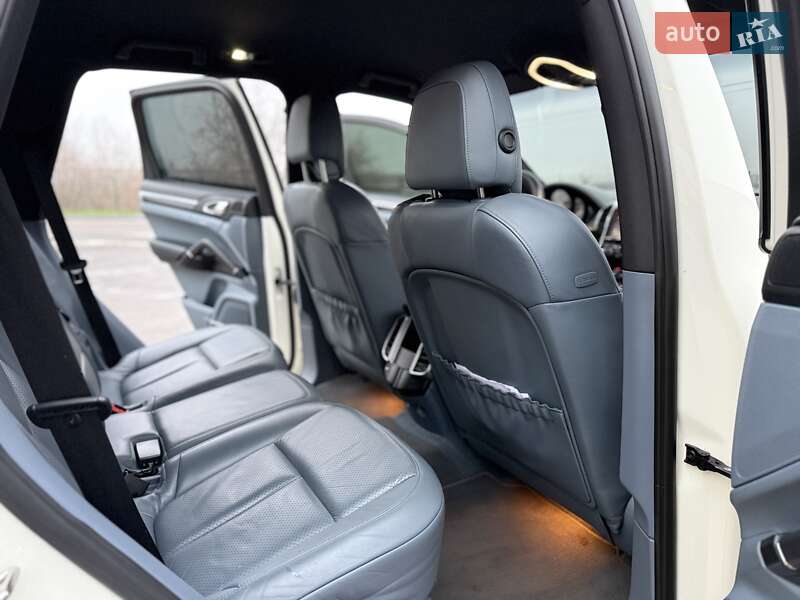 Внедорожник / Кроссовер Porsche Cayenne 2011 в Днепре