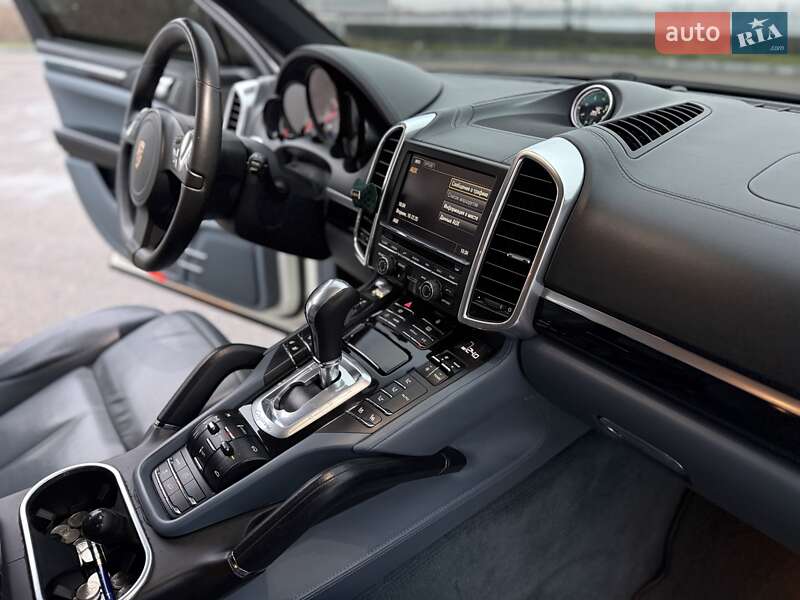 Внедорожник / Кроссовер Porsche Cayenne 2011 в Днепре
