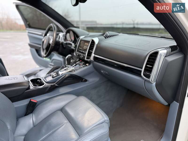 Внедорожник / Кроссовер Porsche Cayenne 2011 в Днепре