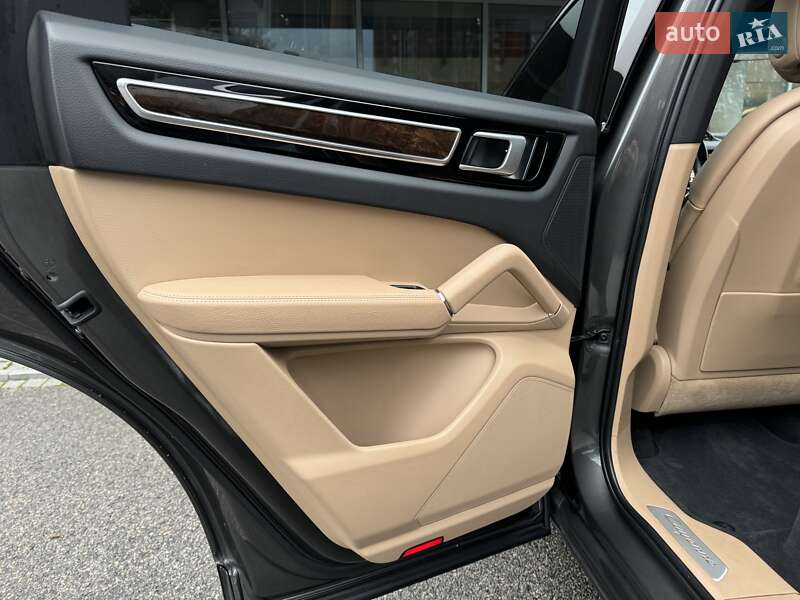 Внедорожник / Кроссовер Porsche Cayenne 2020 в Днепре фото 13 Внедорожник / Кроссовер Porsche Cayenne 2020 в Днепре