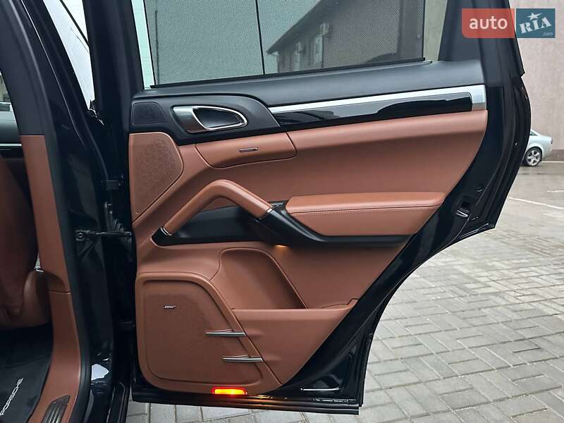 Внедорожник / Кроссовер Porsche Cayenne 2016 в Харькове