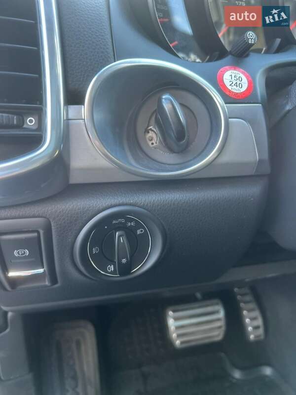 Внедорожник / Кроссовер Porsche Cayenne 2012 в Киеве фото 12 Внедорожник / Кроссовер Porsche Cayenne 2012 в Киеве