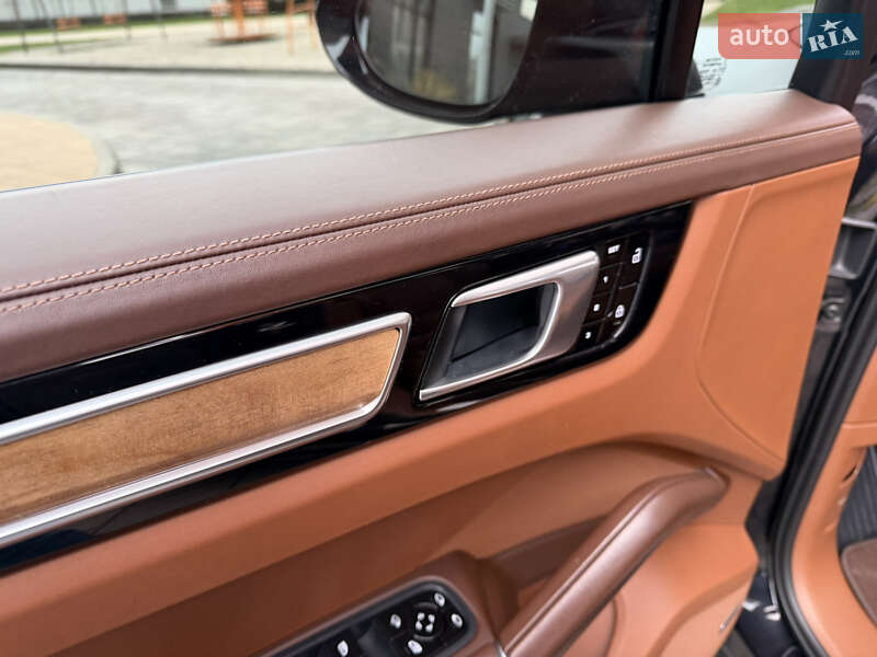 Внедорожник / Кроссовер Porsche Cayenne 2018 в Киеве фото 16 Внедорожник / Кроссовер Porsche Cayenne 2018 в Киеве