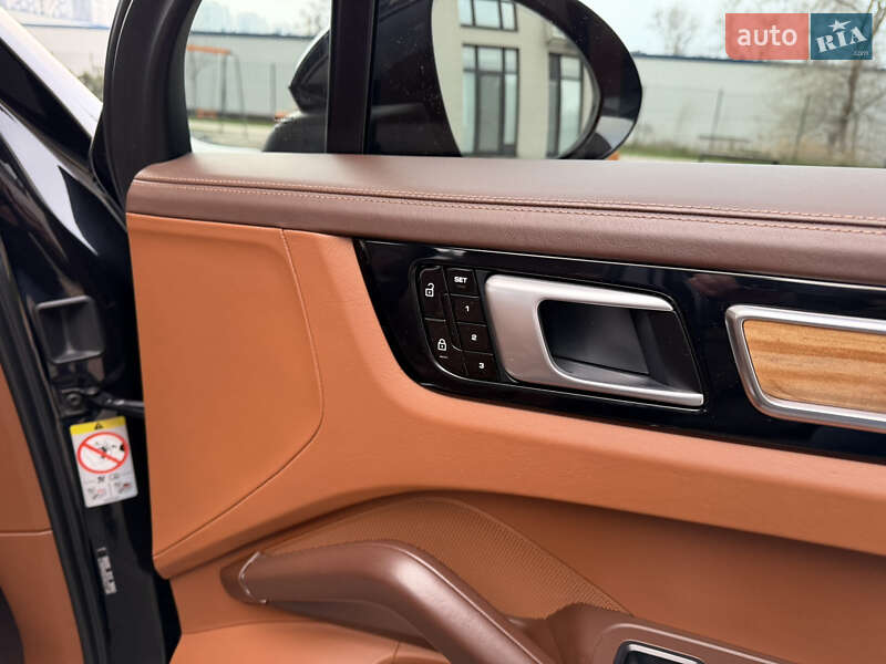 Внедорожник / Кроссовер Porsche Cayenne 2018 в Киеве фото 31 Внедорожник / Кроссовер Porsche Cayenne 2018 в Киеве