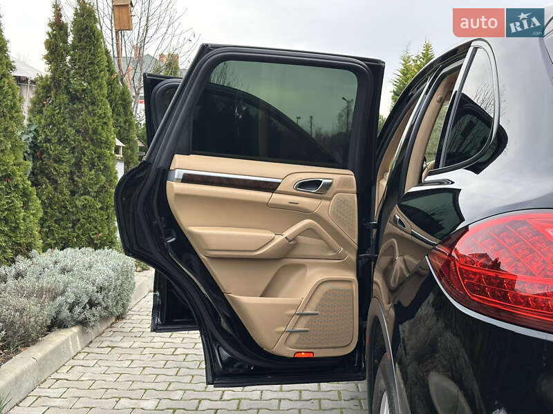 Внедорожник / Кроссовер Porsche Cayenne 2013 в Одессе