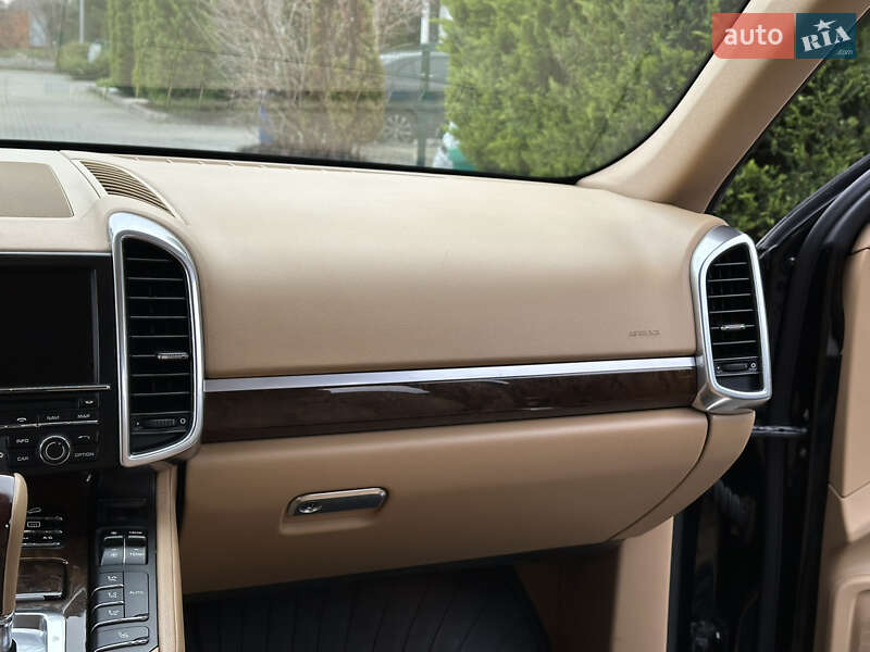 Внедорожник / Кроссовер Porsche Cayenne 2013 в Одессе