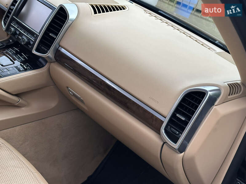 Внедорожник / Кроссовер Porsche Cayenne 2013 в Одессе