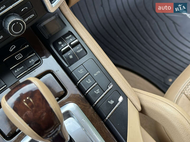 Внедорожник / Кроссовер Porsche Cayenne 2013 в Одессе