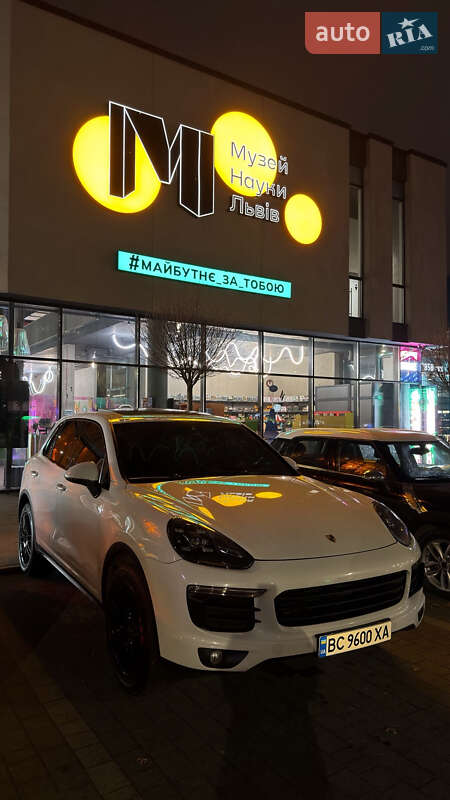 Внедорожник / Кроссовер Porsche Cayenne 2016 в Львове