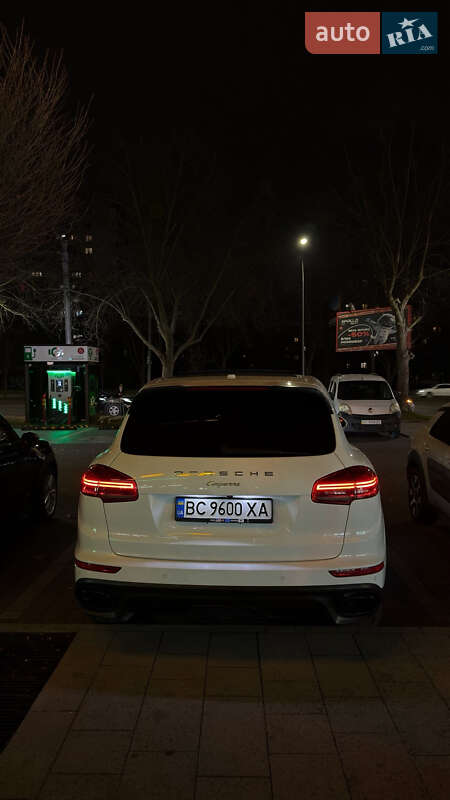 Внедорожник / Кроссовер Porsche Cayenne 2016 в Львове
