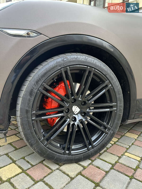 Внедорожник / Кроссовер Porsche Cayenne 2010 в Одессе