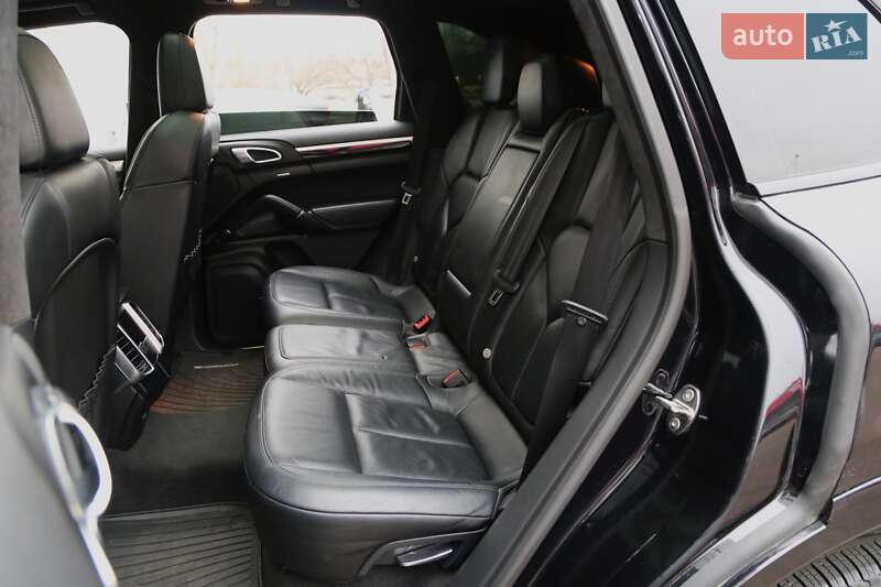 Внедорожник / Кроссовер Porsche Cayenne 2013 в Киеве