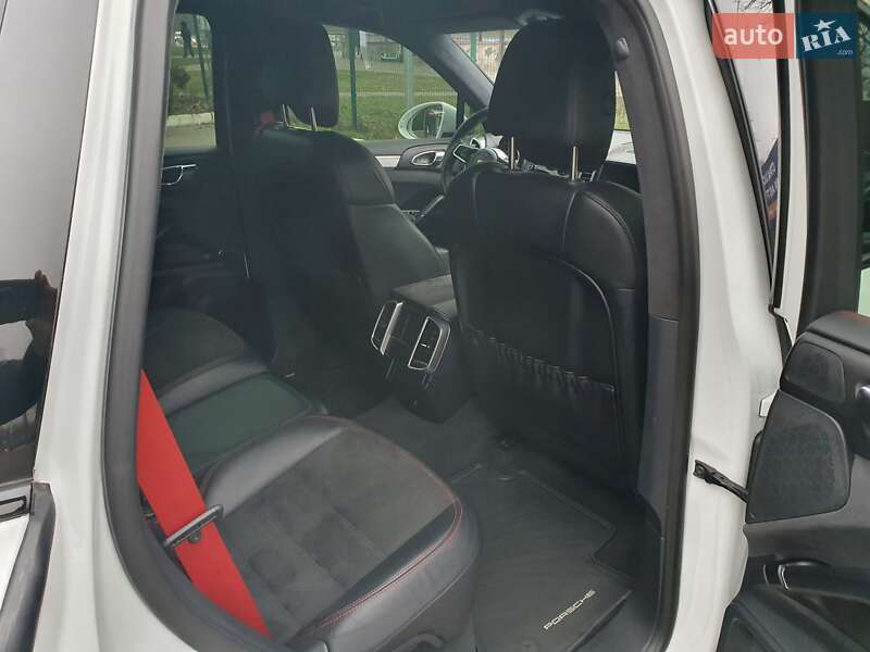 Внедорожник / Кроссовер Porsche Cayenne 2015 в Киеве фото 35 Внедорожник / Кроссовер Porsche Cayenne 2015 в Киеве