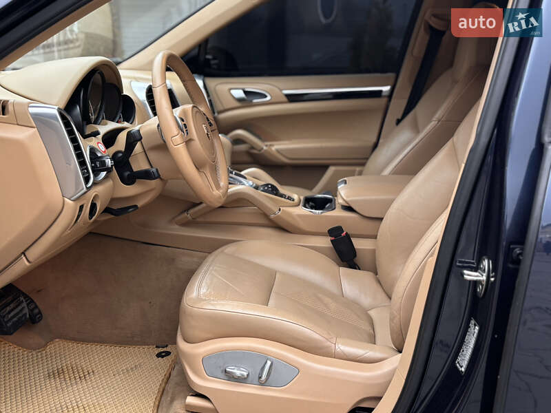 Внедорожник / Кроссовер Porsche Cayenne 2011 в Тернополе