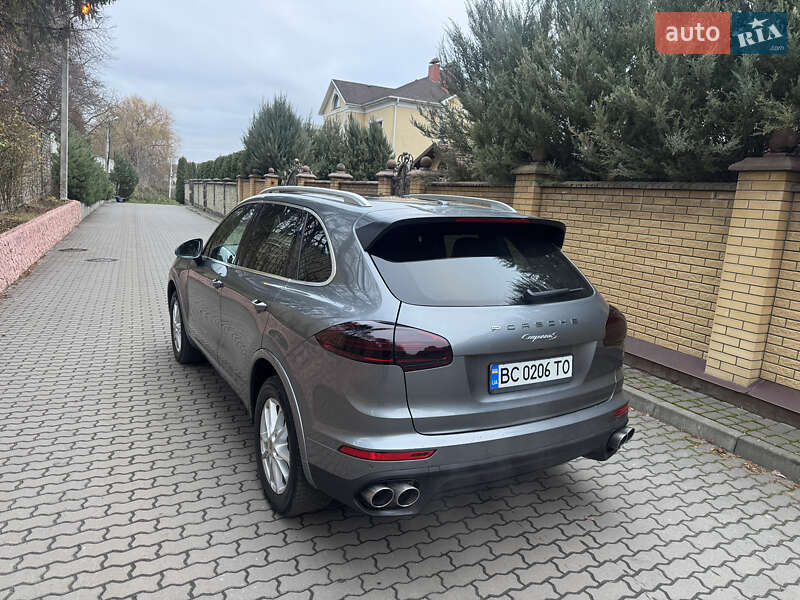 Внедорожник / Кроссовер Porsche Cayenne 2017 в Хмельницком