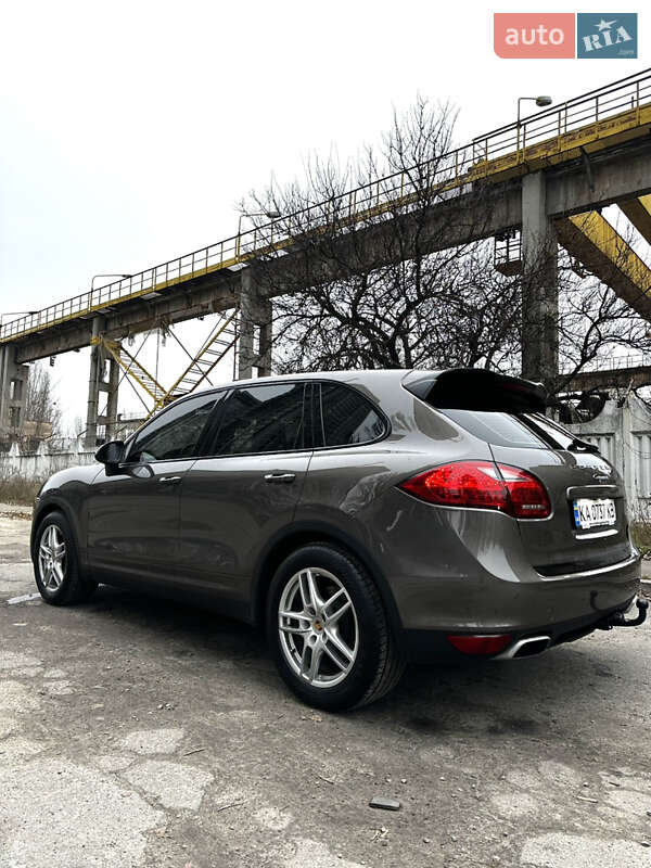 Внедорожник / Кроссовер Porsche Cayenne 2013 в Киеве