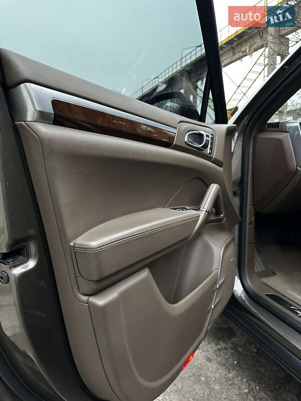 Внедорожник / Кроссовер Porsche Cayenne 2013 в Киеве