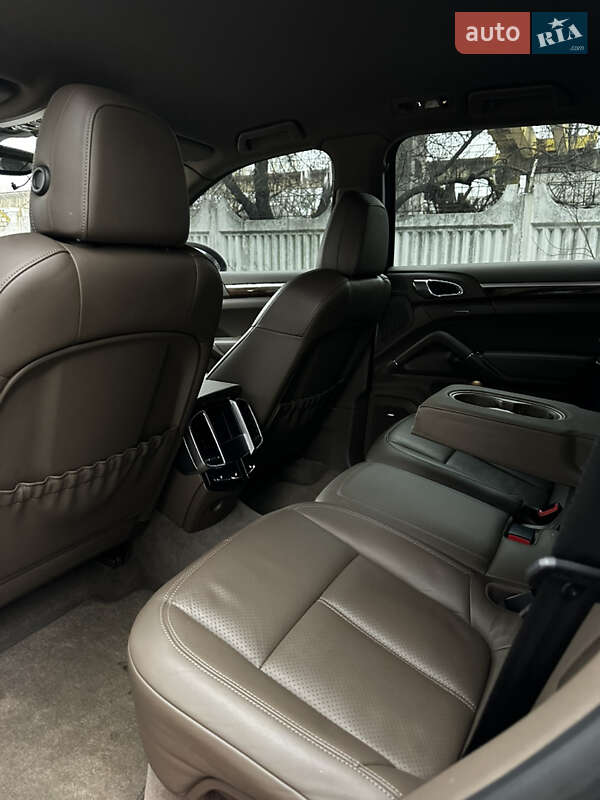 Внедорожник / Кроссовер Porsche Cayenne 2013 в Киеве