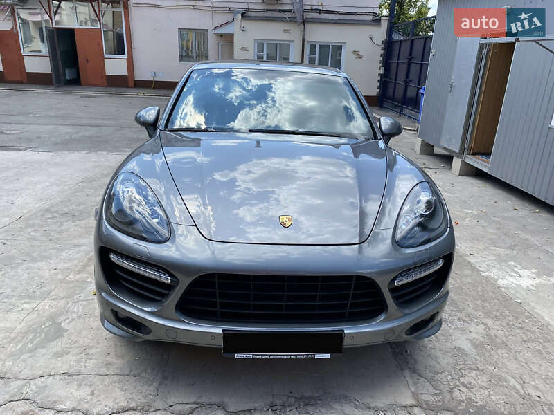 Внедорожник / Кроссовер Porsche Cayenne 2013 в Киеве