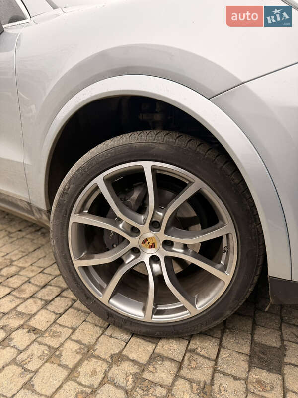 Внедорожник / Кроссовер Porsche Cayenne 2019 в Ужгороде