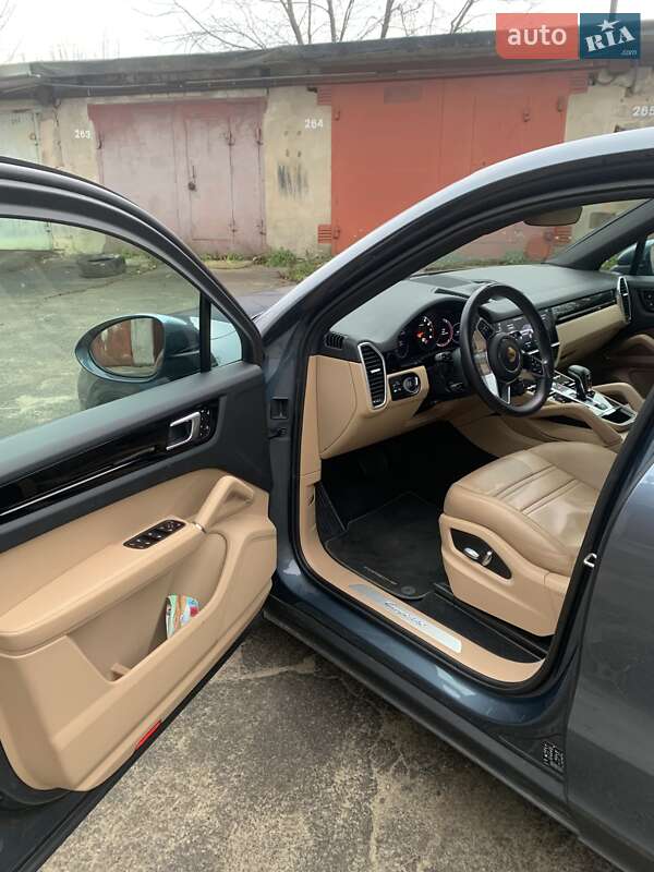 Внедорожник / Кроссовер Porsche Cayenne 2020 в Киеве