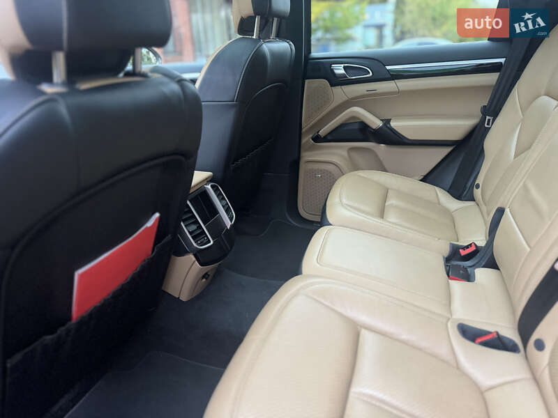 Внедорожник / Кроссовер Porsche Cayenne 2015 в Киеве