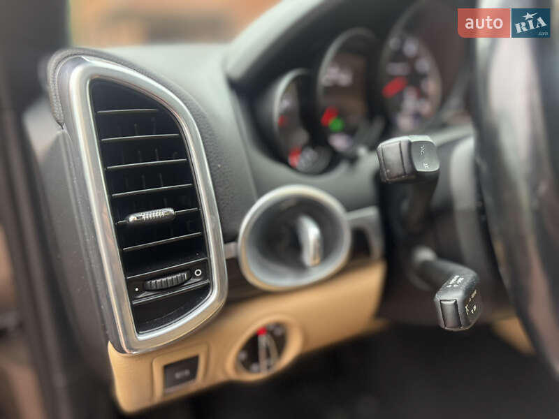 Внедорожник / Кроссовер Porsche Cayenne 2015 в Киеве