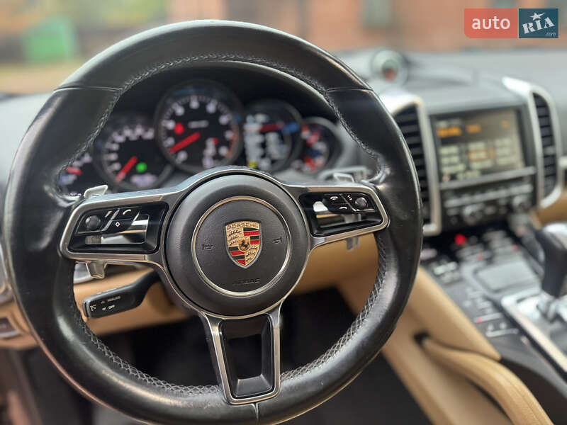 Внедорожник / Кроссовер Porsche Cayenne 2015 в Киеве