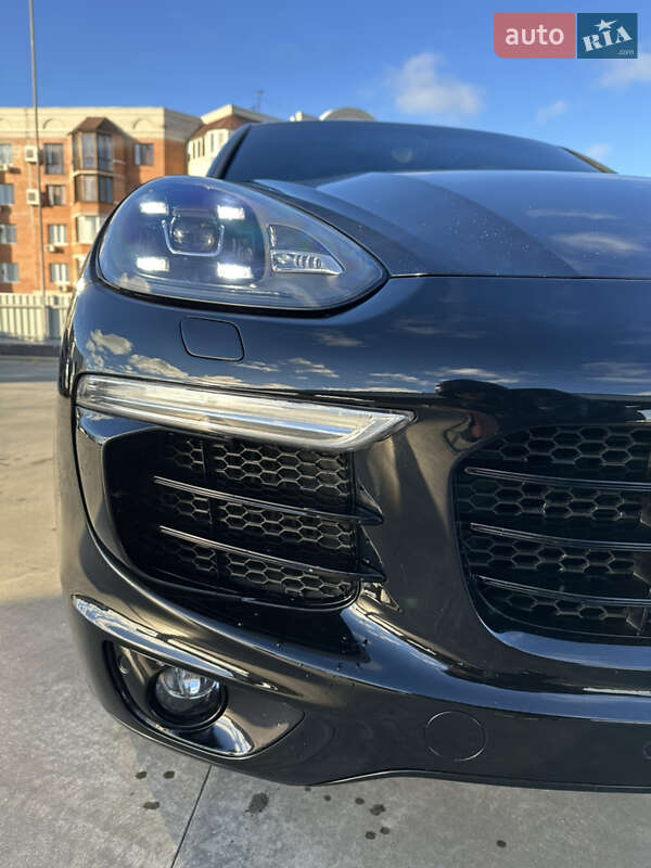 Внедорожник / Кроссовер Porsche Cayenne 2015 в Полтаве