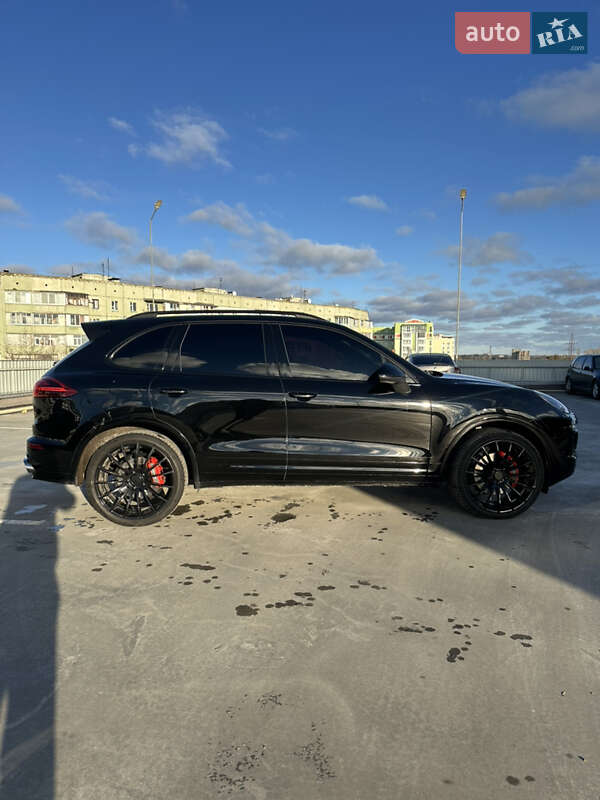 Внедорожник / Кроссовер Porsche Cayenne 2015 в Полтаве