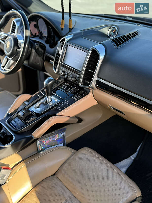Внедорожник / Кроссовер Porsche Cayenne 2015 в Полтаве