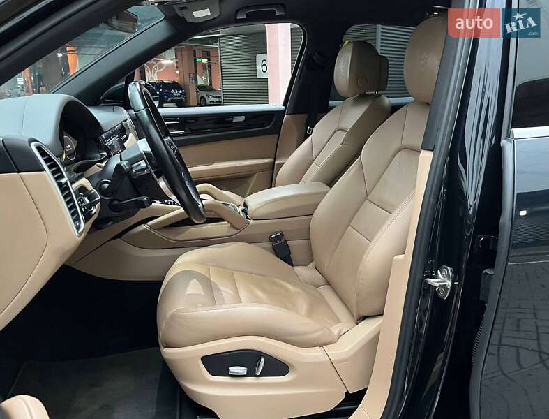 Внедорожник / Кроссовер Porsche Cayenne 2018 в Киеве