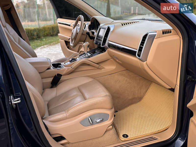 Внедорожник / Кроссовер Porsche Cayenne 2011 в Тернополе