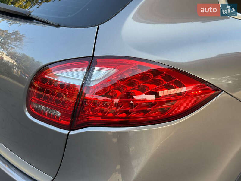 Внедорожник / Кроссовер Porsche Cayenne 2012 в Днепре