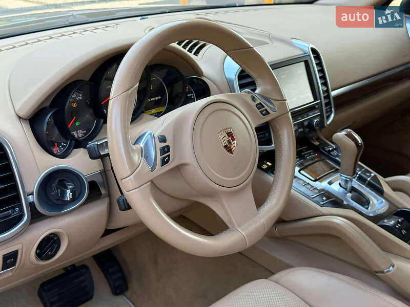 Внедорожник / Кроссовер Porsche Cayenne 2012 в Днепре