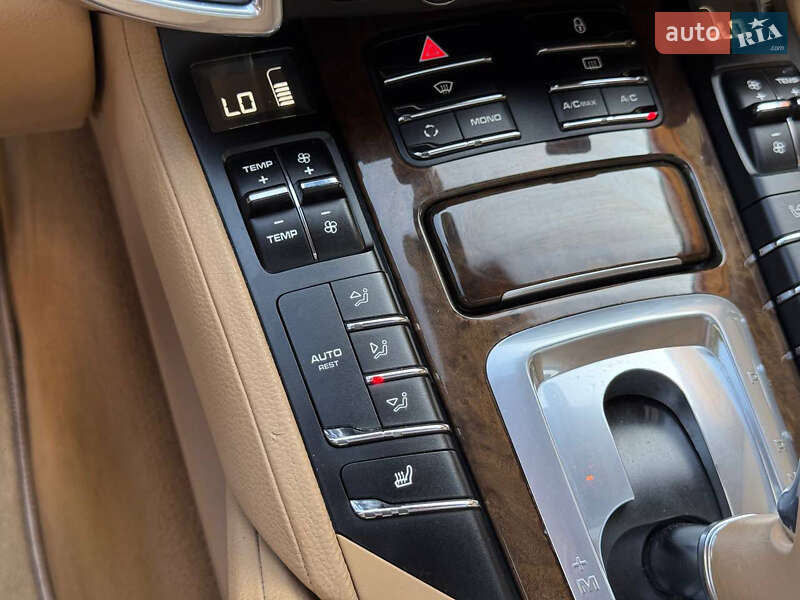 Внедорожник / Кроссовер Porsche Cayenne 2012 в Днепре