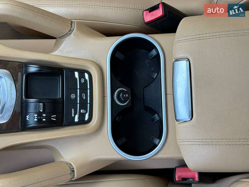 Внедорожник / Кроссовер Porsche Cayenne 2012 в Днепре