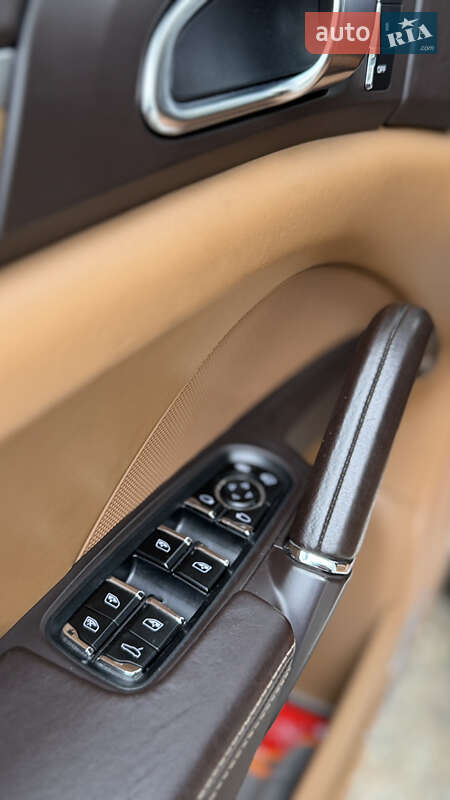 Позашляховик / Кросовер Porsche Cayenne 2011 в Києві