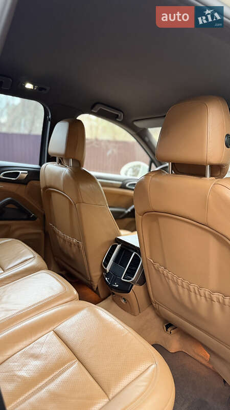 Позашляховик / Кросовер Porsche Cayenne 2011 в Києві