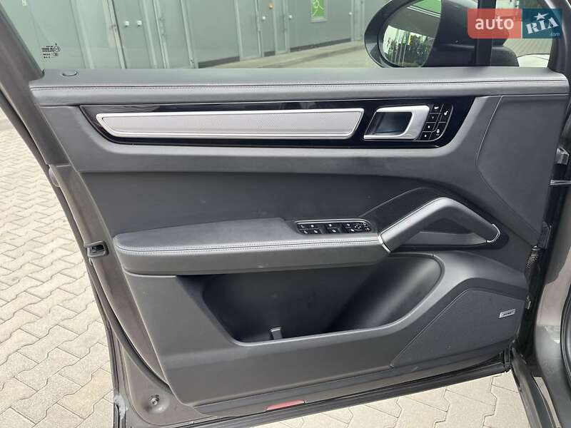 Внедорожник / Кроссовер Porsche Cayenne 2018 в Киеве