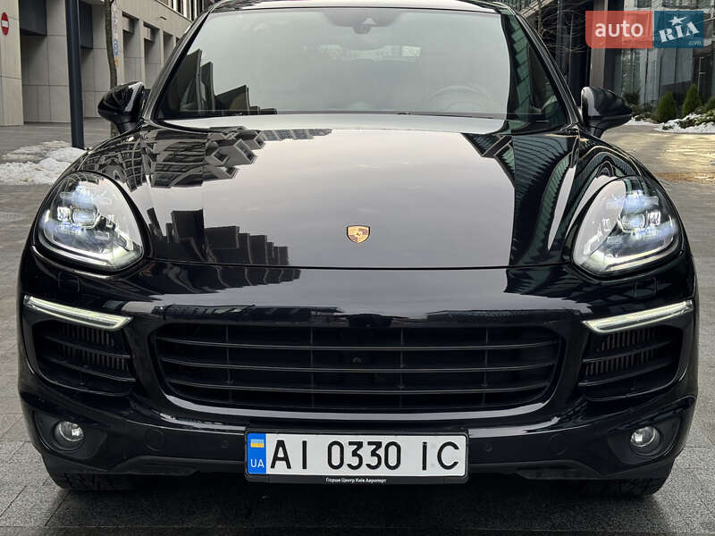 Внедорожник / Кроссовер Porsche Cayenne 2015 в Киеве