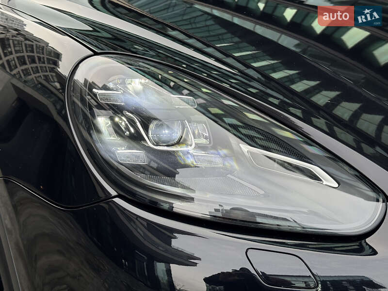 Внедорожник / Кроссовер Porsche Cayenne 2015 в Киеве