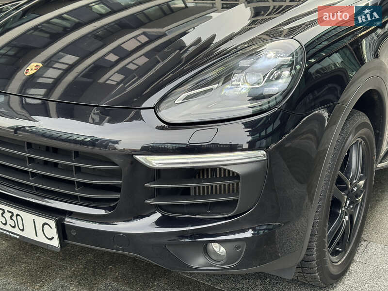Внедорожник / Кроссовер Porsche Cayenne 2015 в Киеве