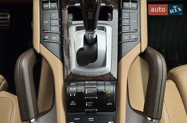 Внедорожник / Кроссовер Porsche Cayenne 2015 в Киеве