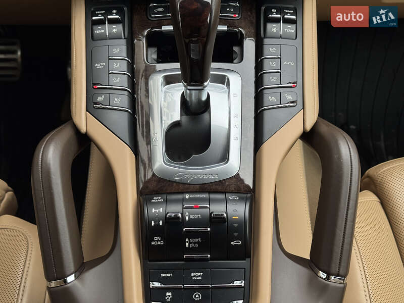 Внедорожник / Кроссовер Porsche Cayenne 2015 в Киеве