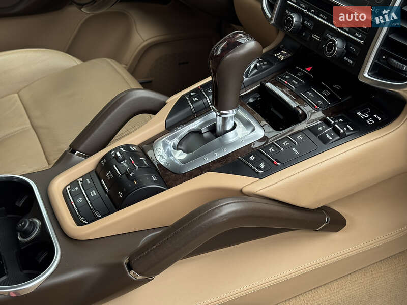 Внедорожник / Кроссовер Porsche Cayenne 2015 в Киеве